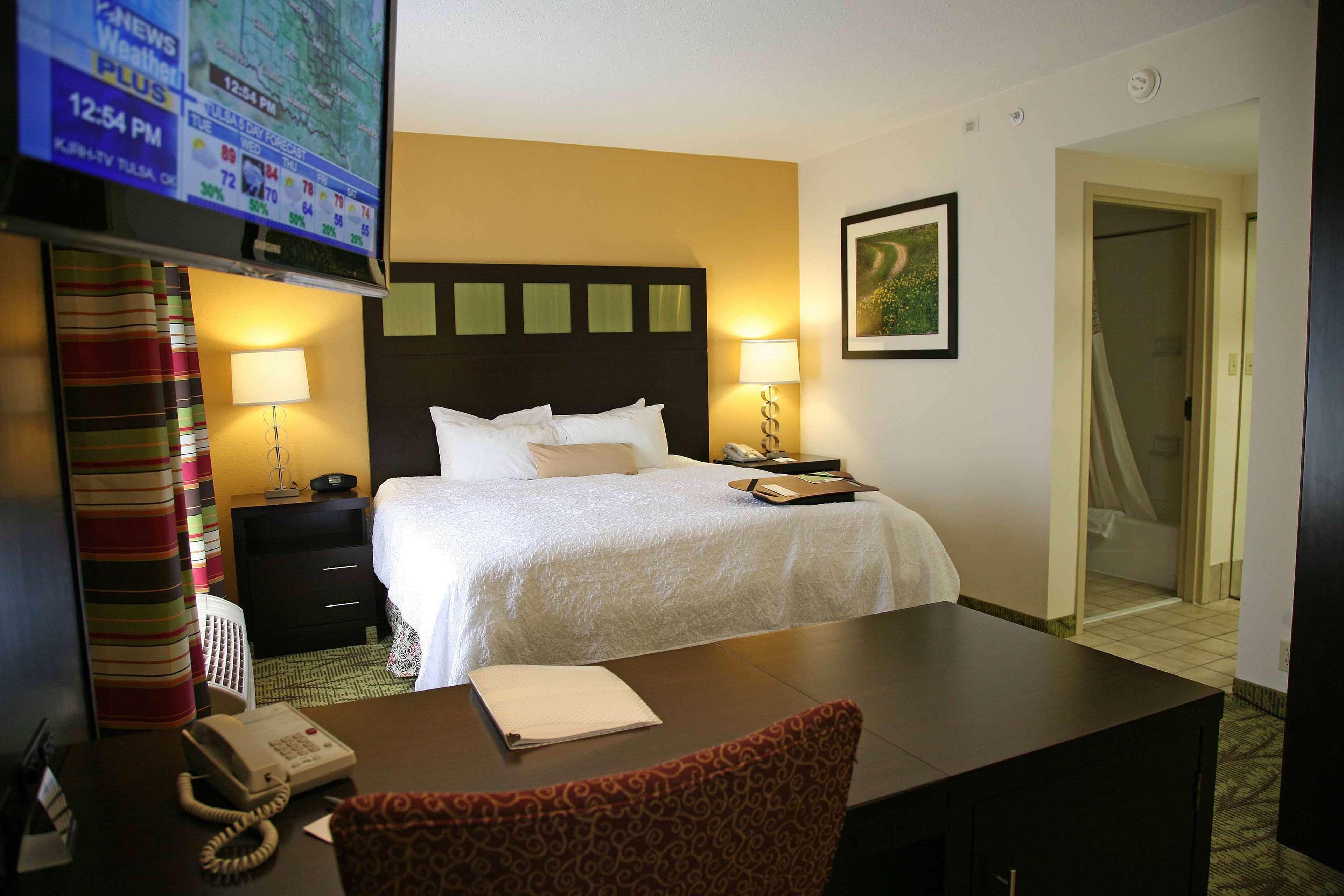 Hampton Inn & Suites Tulsa-Woodland Hills Værelse billede