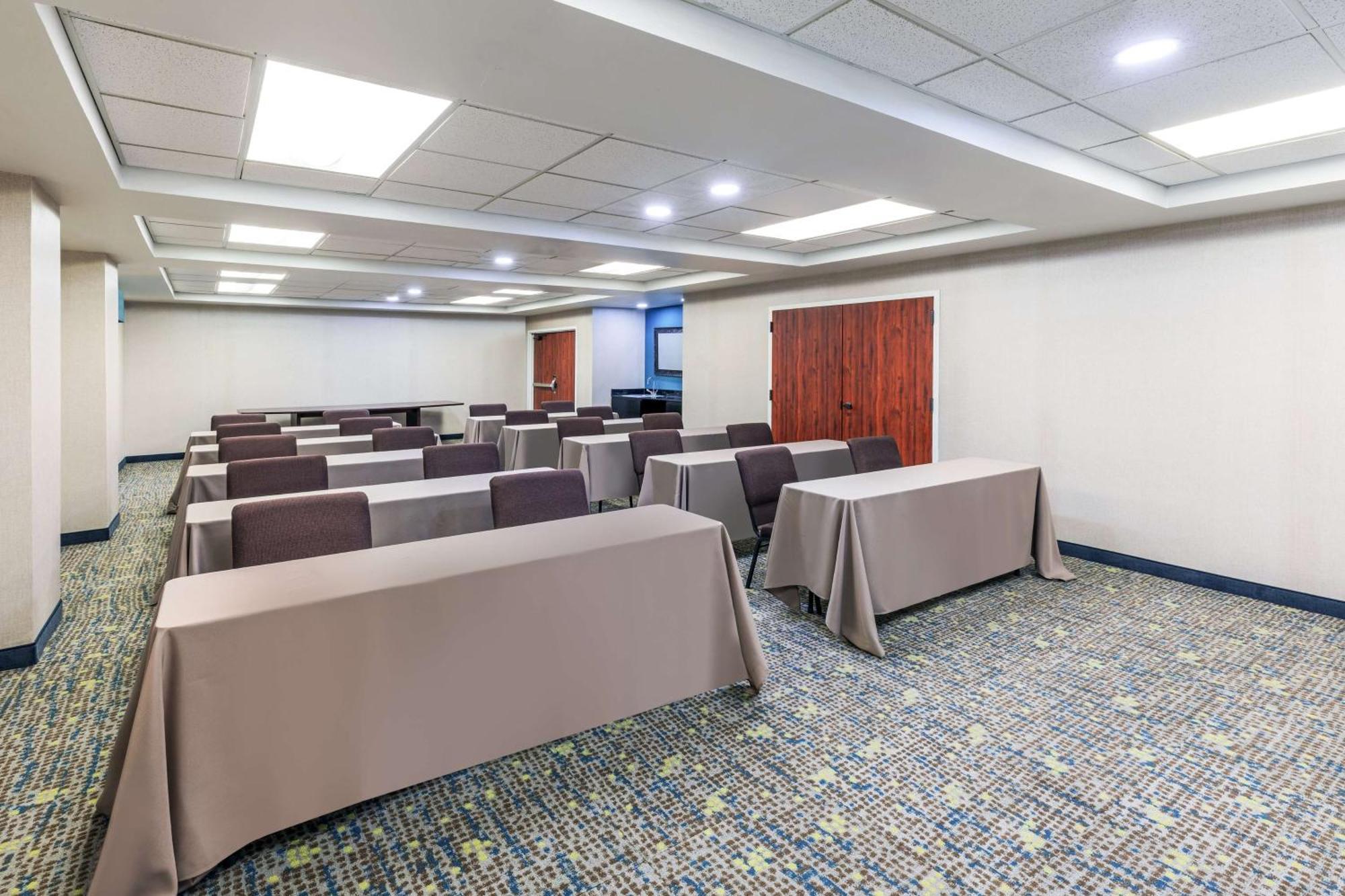 Hampton Inn & Suites Tulsa-Woodland Hills Eksteriør billede